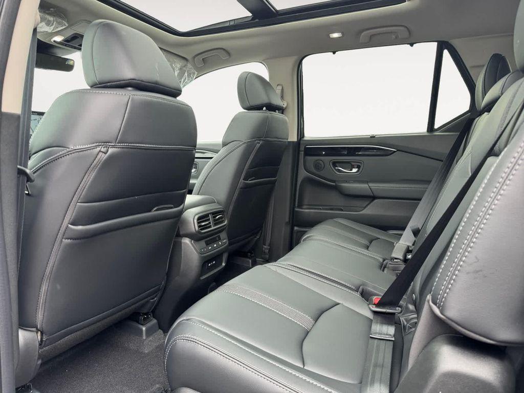 new 2025 Honda Pilot car, priced at $50,795