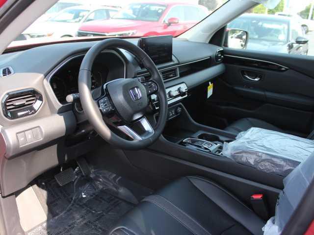 new 2025 Honda Pilot car, priced at $47,550