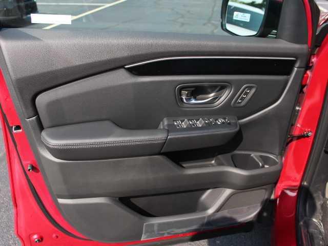 new 2025 Honda Pilot car, priced at $47,550