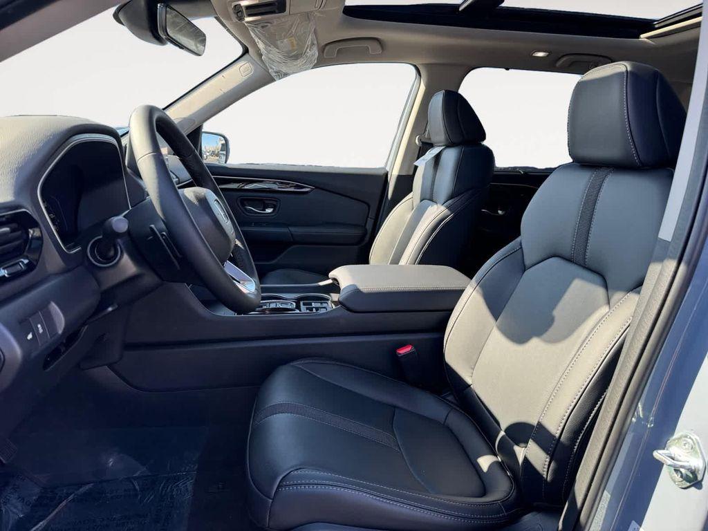 new 2025 Honda Pilot car, priced at $51,550