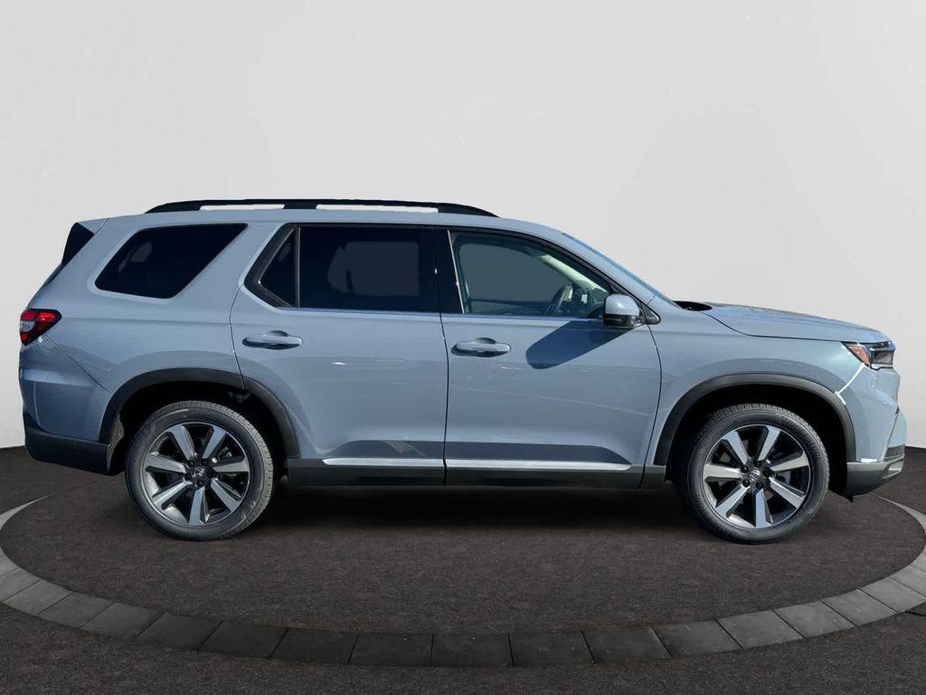new 2025 Honda Pilot car, priced at $51,550
