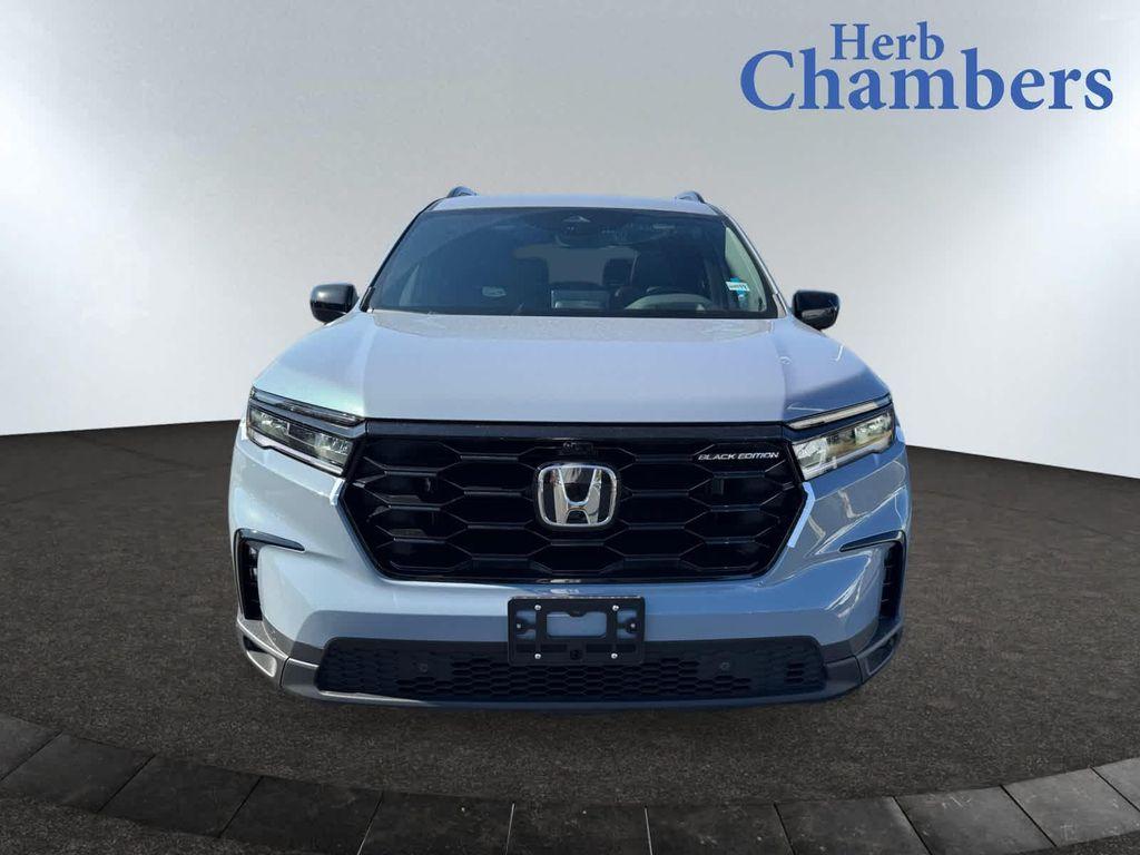new 2025 Honda Pilot car, priced at $56,530