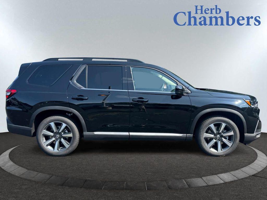 new 2025 Honda Pilot car, priced at $54,575