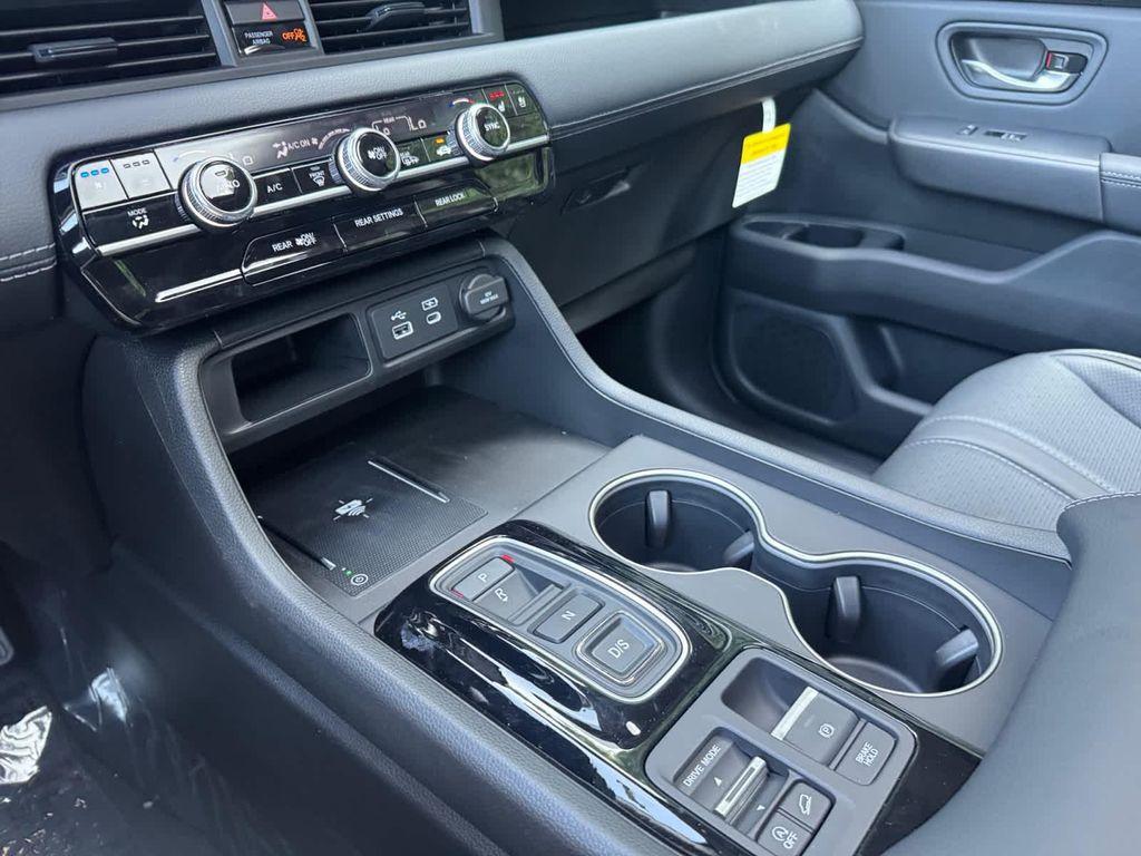 new 2025 Honda Pilot car, priced at $54,575