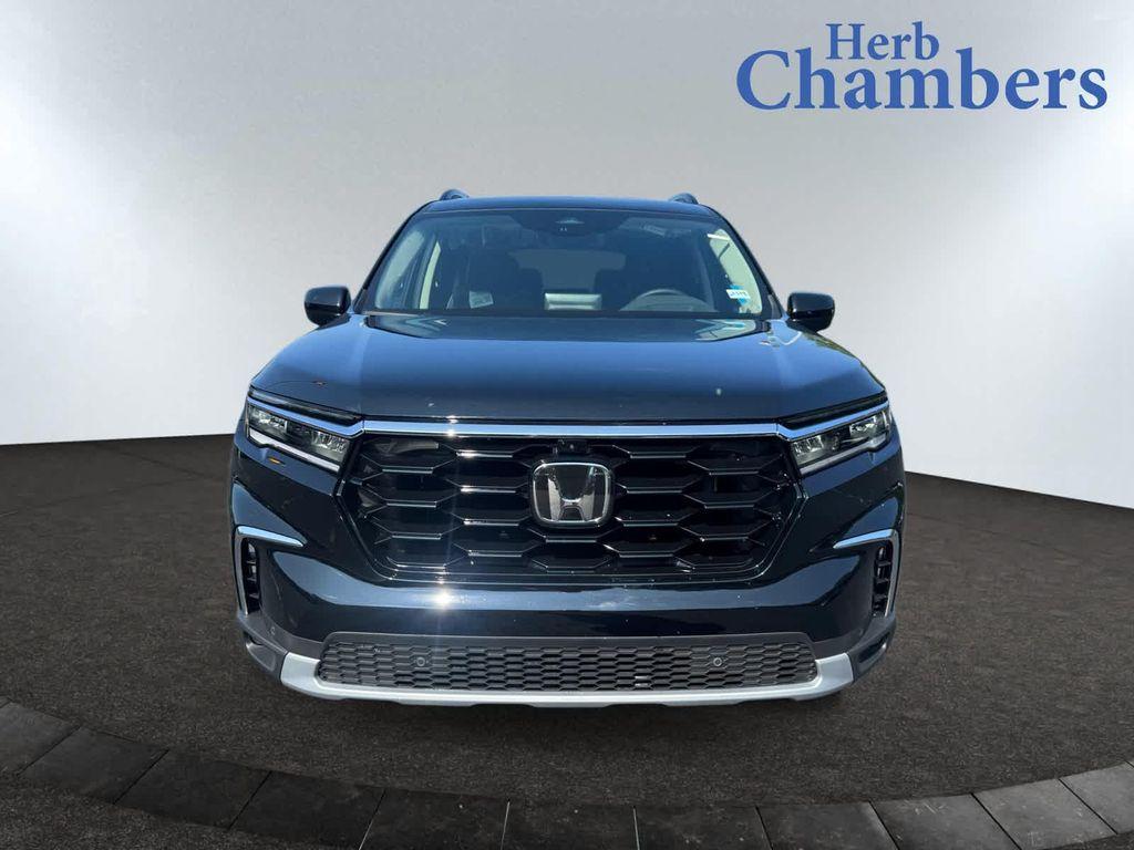 new 2025 Honda Pilot car, priced at $54,575