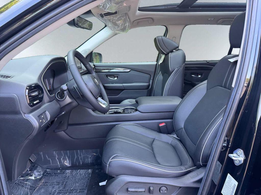 new 2025 Honda Pilot car, priced at $54,575
