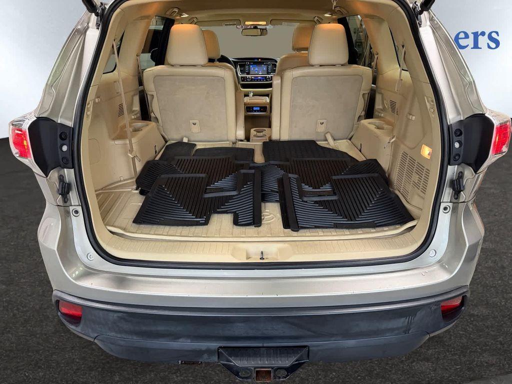 used 2016 Toyota Highlander car, priced at $17,467