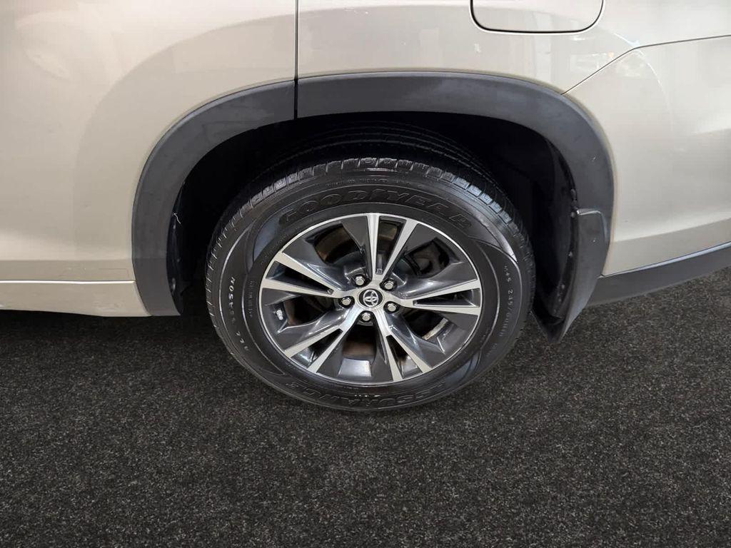 used 2016 Toyota Highlander car, priced at $17,467