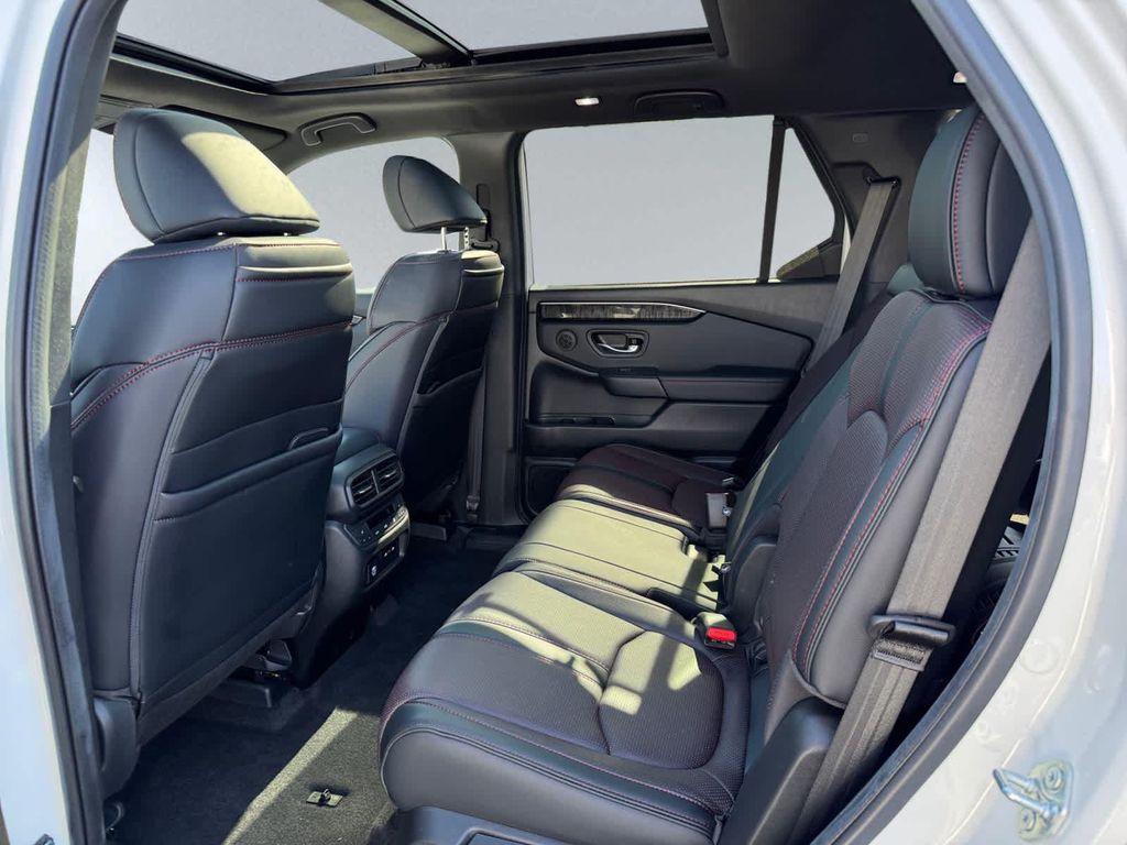 new 2025 Honda Pilot car, priced at $56,530