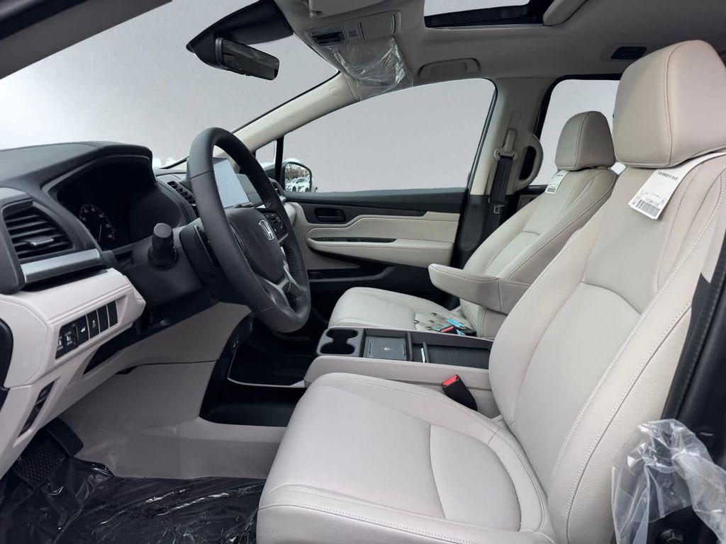 new 2026 Honda Odyssey car, priced at $44,290