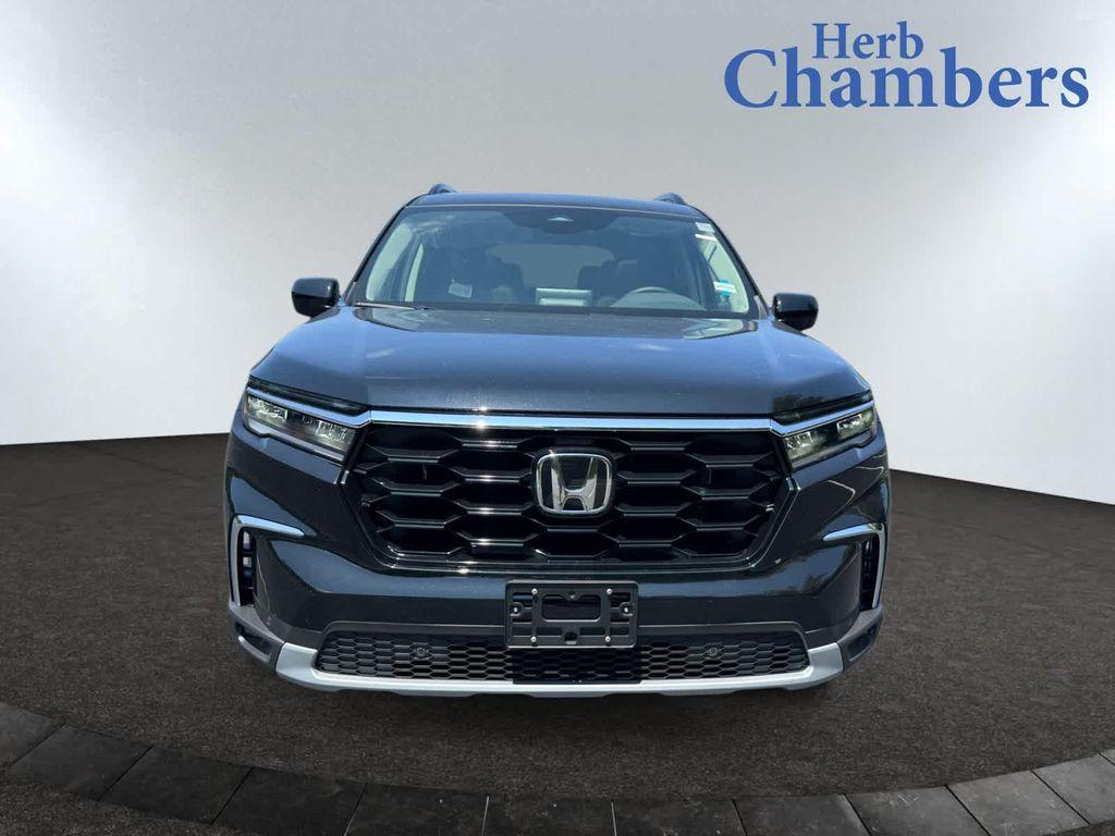 new 2025 Honda Pilot car, priced at $53,940