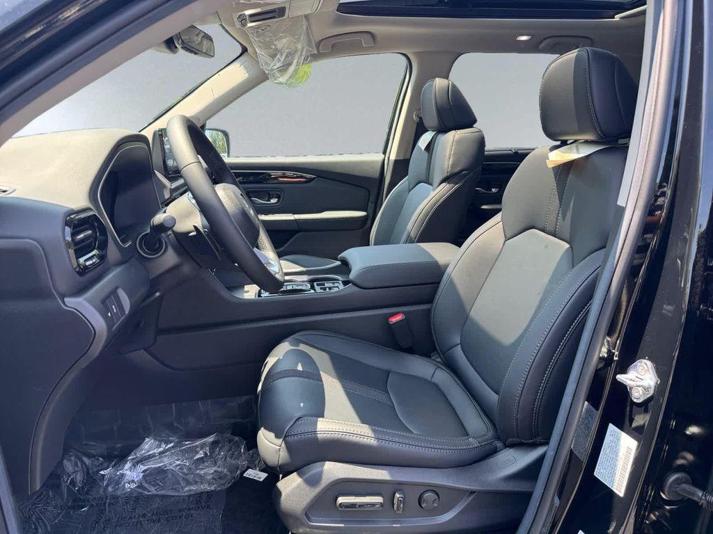 new 2025 Honda Pilot car, priced at $53,940