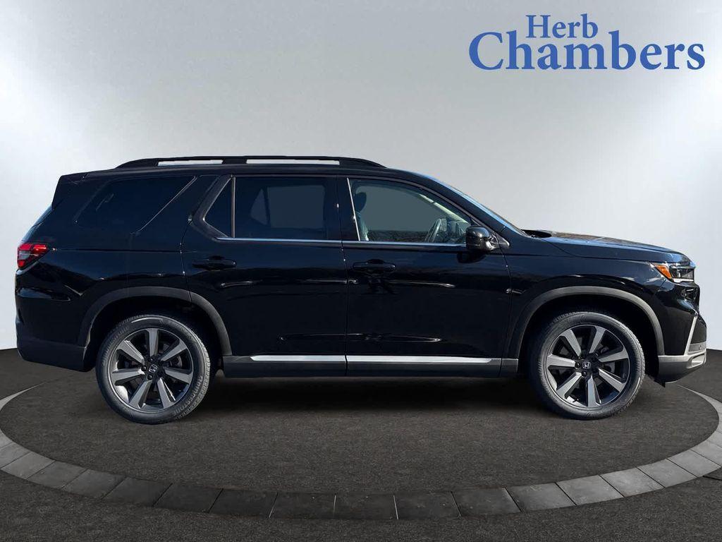 new 2025 Honda Pilot car, priced at $51,095
