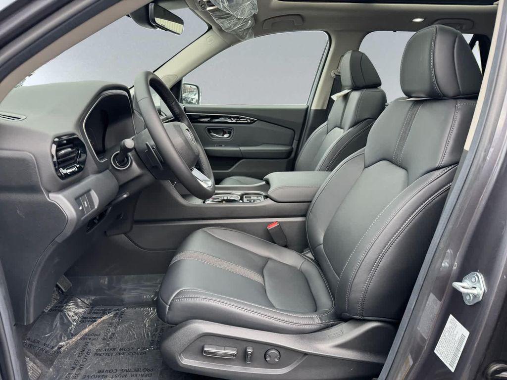 new 2025 Honda Pilot car, priced at $51,095