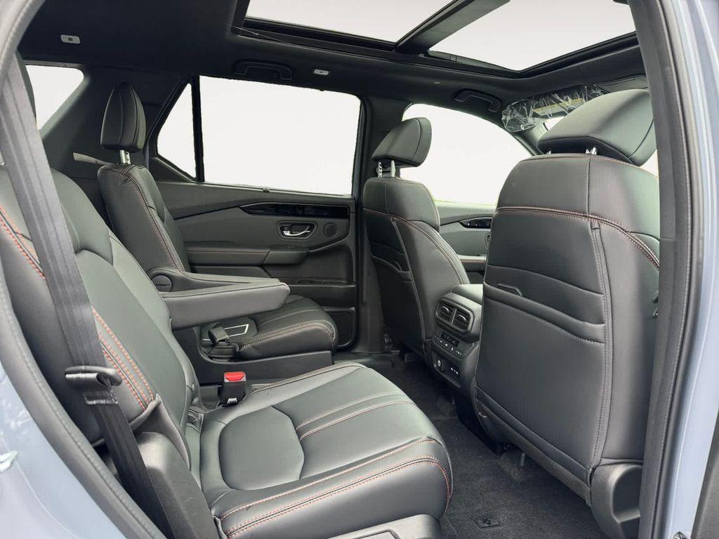new 2025 Honda Pilot car, priced at $51,350