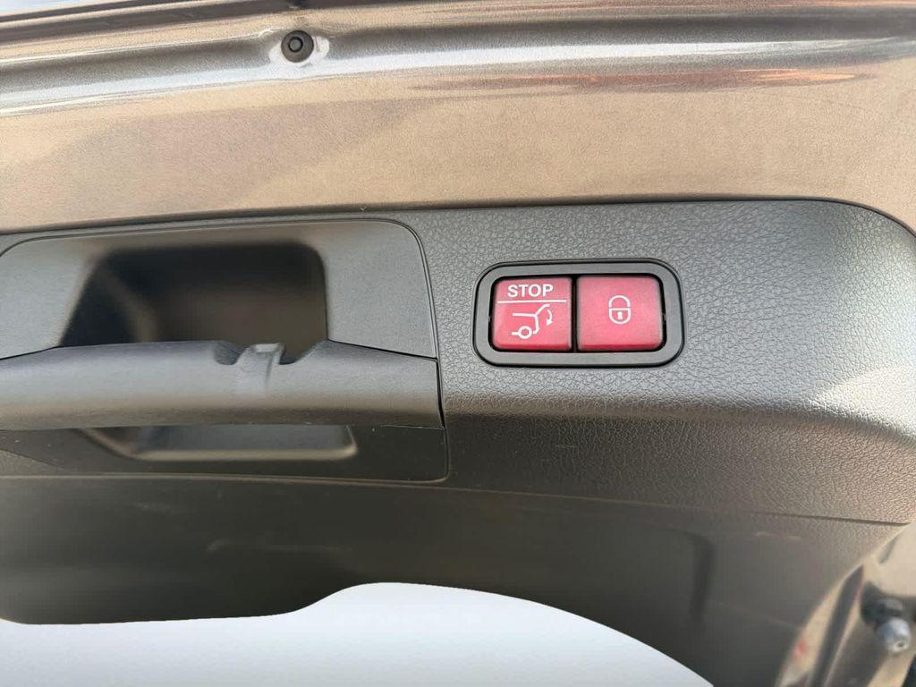 used 2020 Mercedes-Benz GLB 250 car, priced at $21,968