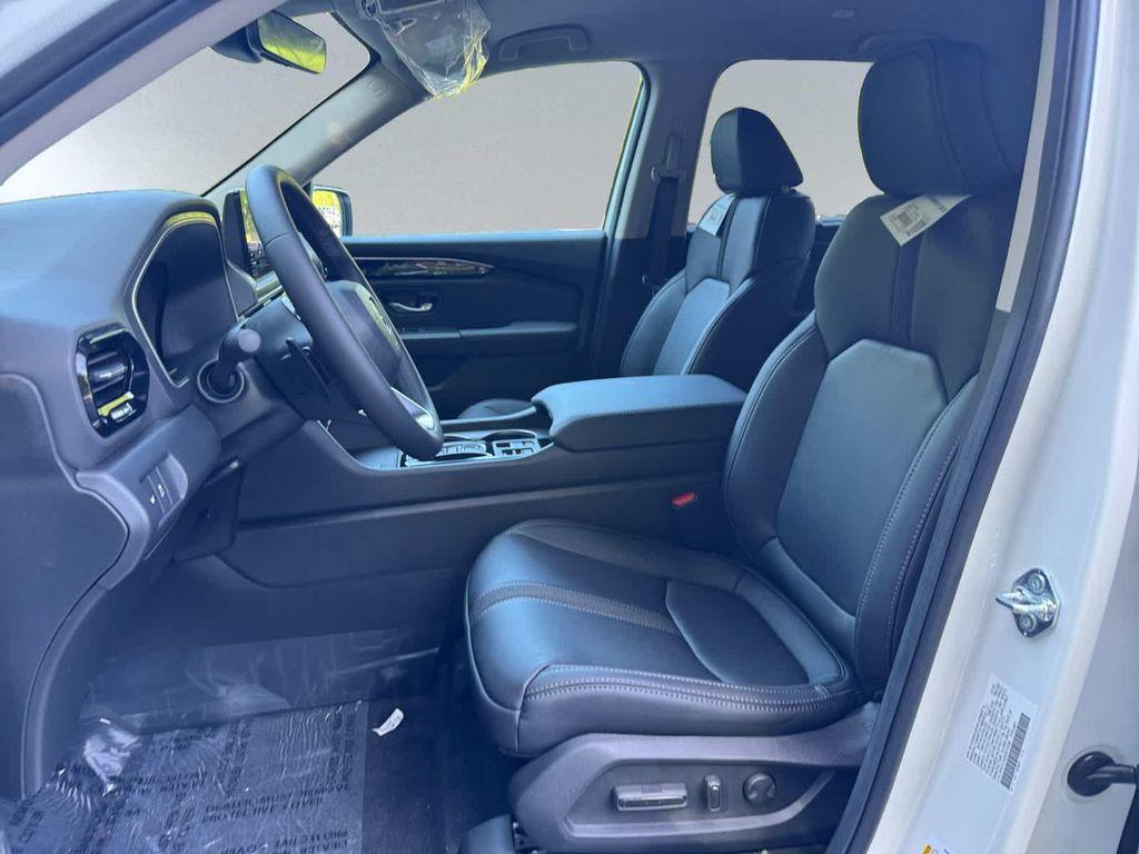 new 2025 Honda Pilot car, priced at $47,550