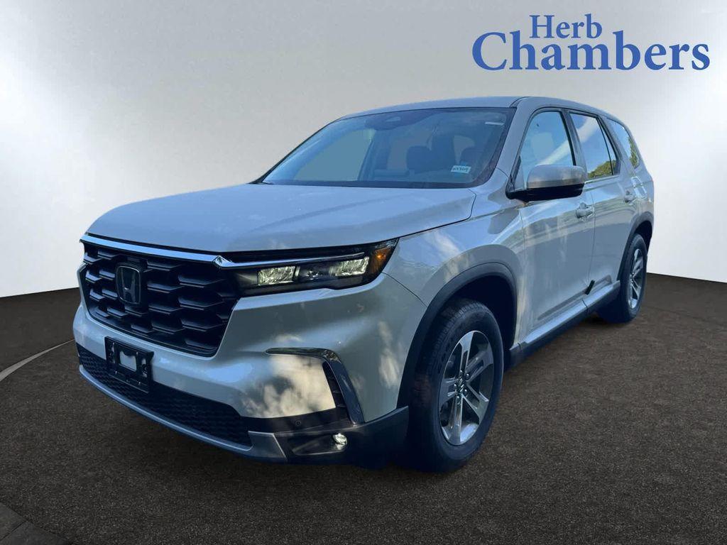 new 2025 Honda Pilot car, priced at $47,550