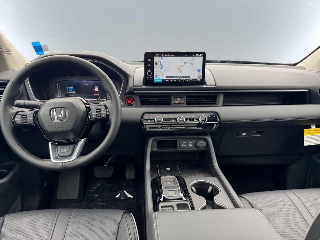 new 2025 Honda Pilot car, priced at $54,575