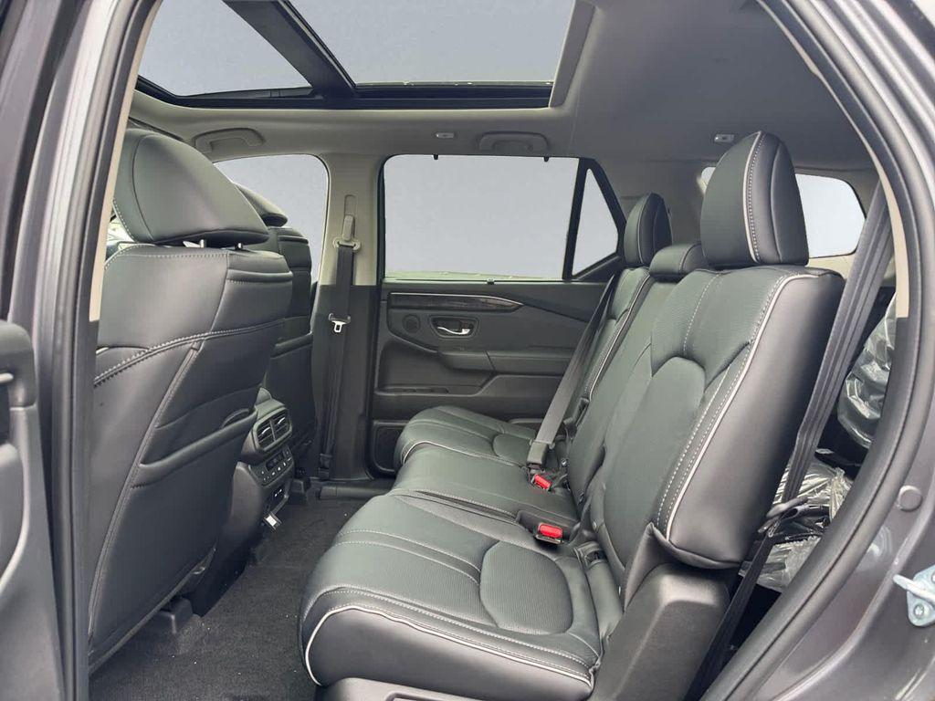 new 2025 Honda Pilot car, priced at $54,575
