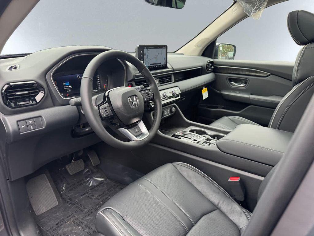 new 2025 Honda Pilot car, priced at $54,575