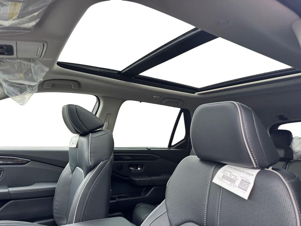 new 2025 Honda Pilot car, priced at $54,575