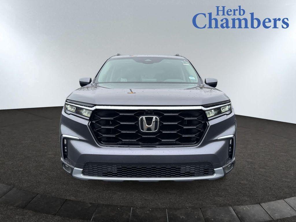 new 2025 Honda Pilot car, priced at $54,575