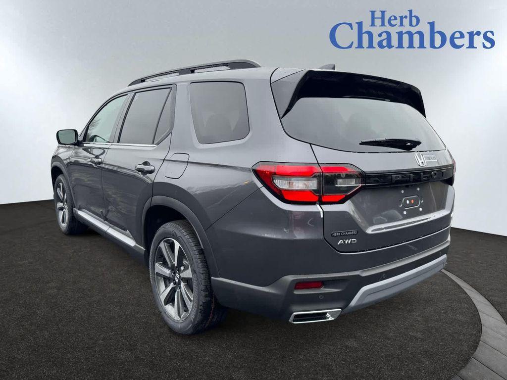 new 2025 Honda Pilot car, priced at $54,575