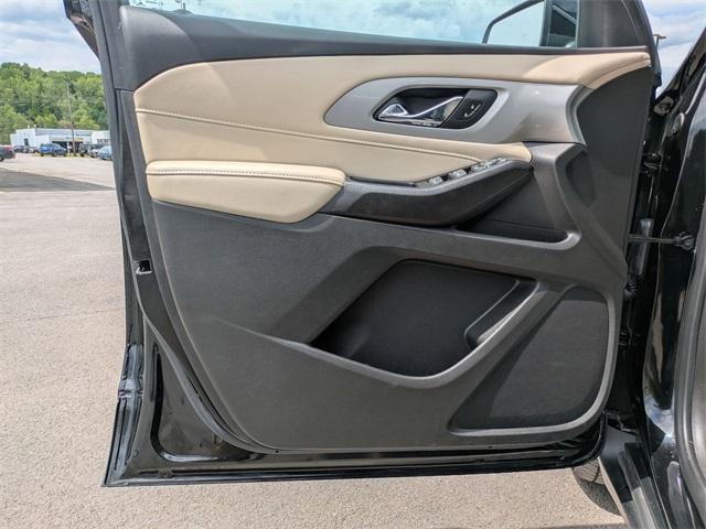 used 2022 Chevrolet Traverse car, priced at $31,495