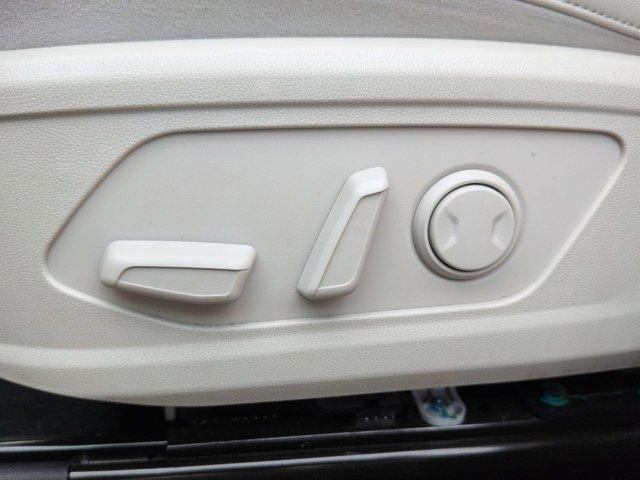 used 2024 Kia Sorento car, priced at $38,377
