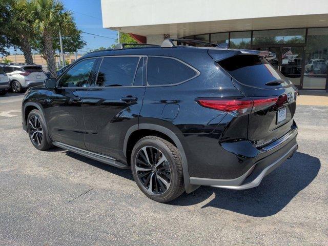 used 2022 Toyota Highlander car, priced at $33,977