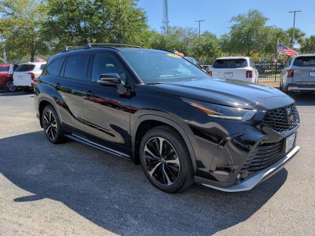 used 2022 Toyota Highlander car, priced at $33,977