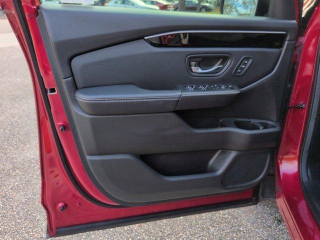 used 2025 Honda Pilot car, priced at $41,977