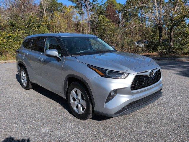 used 2022 Toyota Highlander car, priced at $26,377