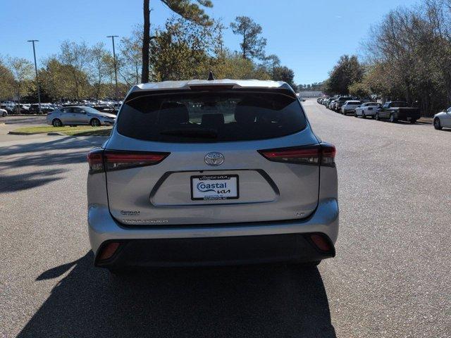 used 2022 Toyota Highlander car, priced at $26,377