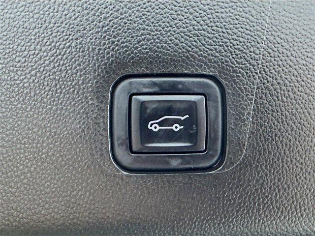 used 2022 Chevrolet Traverse car, priced at $33,995