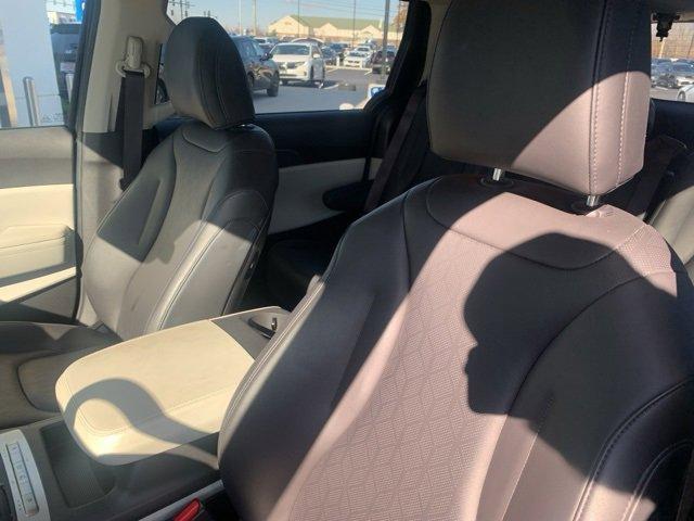 used 2023 Kia Carnival car, priced at $31,915