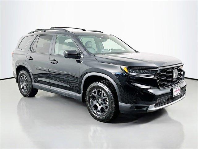 used 2025 Honda Pilot car, priced at $42,995