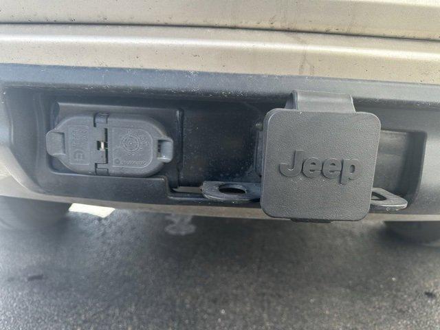 used 2015 Jeep Grand Cherokee car, priced at $17,500