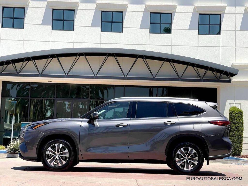 used 2021 Toyota Highlander car, priced at $27,500