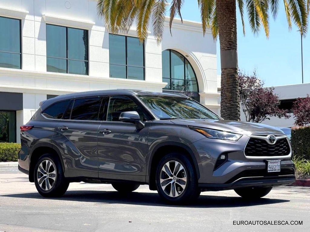 used 2021 Toyota Highlander car, priced at $27,500