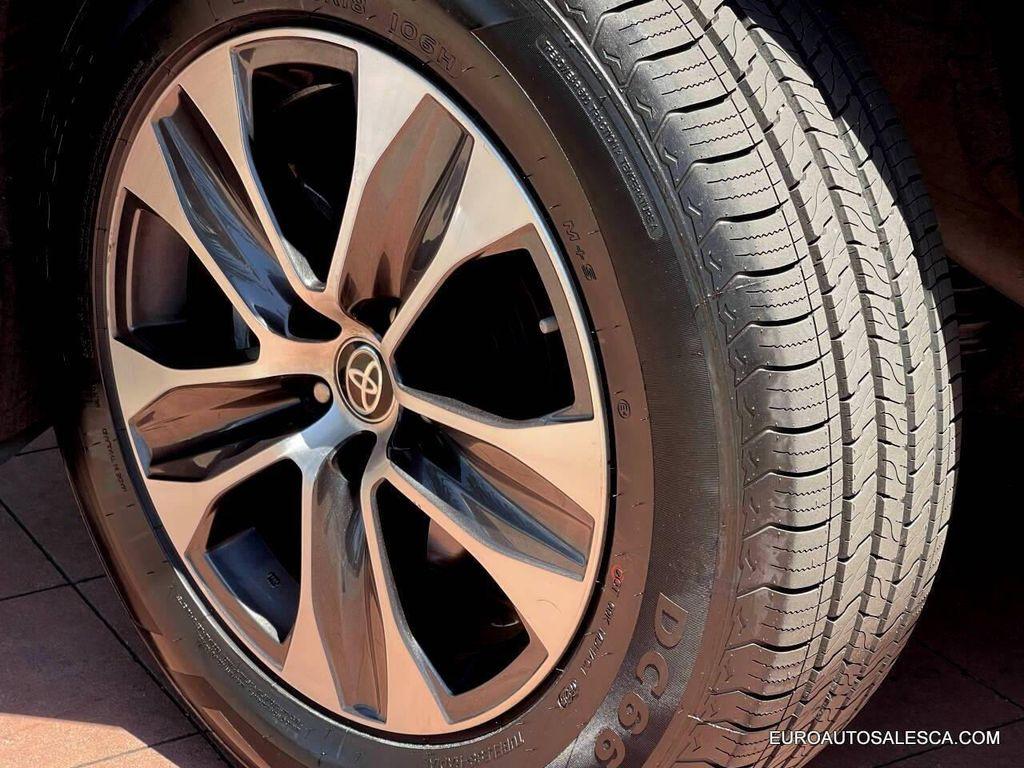 used 2021 Toyota Highlander car, priced at $27,500