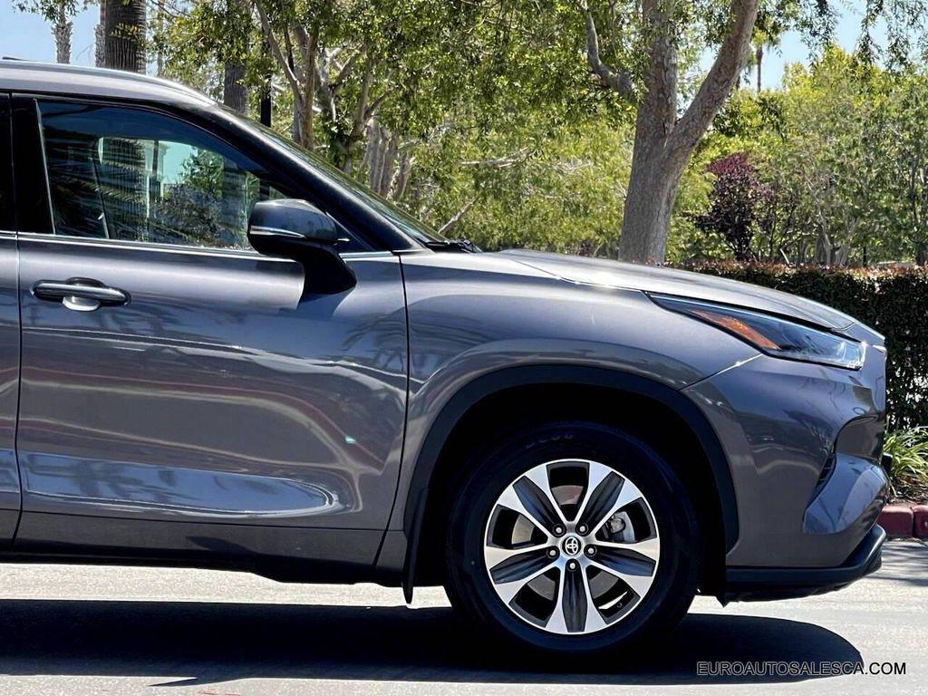 used 2021 Toyota Highlander car, priced at $27,500