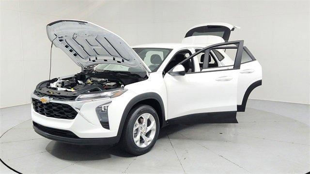 used 2024 Chevrolet Trax car, priced at $19,595