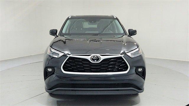 used 2022 Toyota Highlander car, priced at $33,595