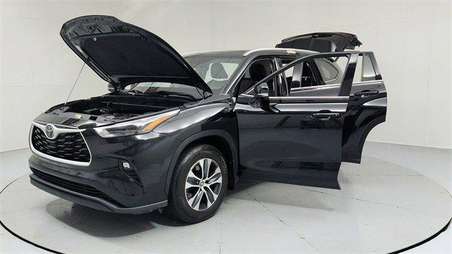 used 2022 Toyota Highlander car, priced at $33,595