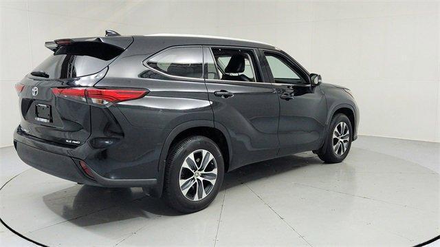 used 2022 Toyota Highlander car, priced at $33,595