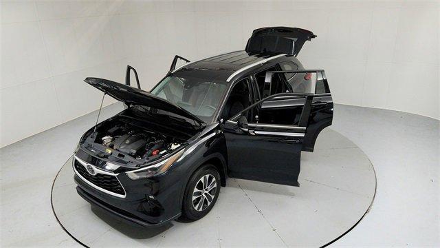 used 2022 Toyota Highlander car, priced at $33,595