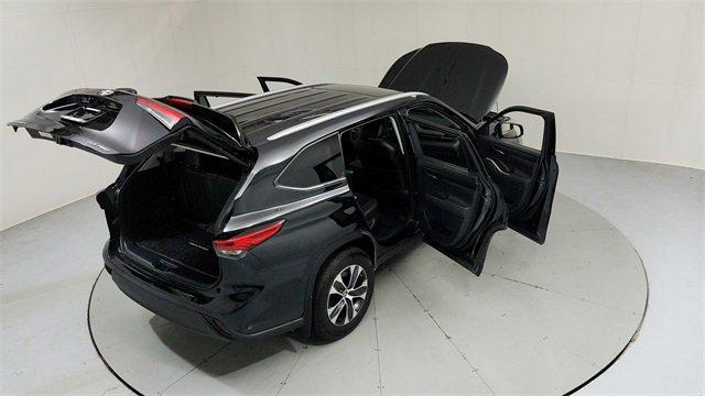 used 2022 Toyota Highlander car, priced at $33,595