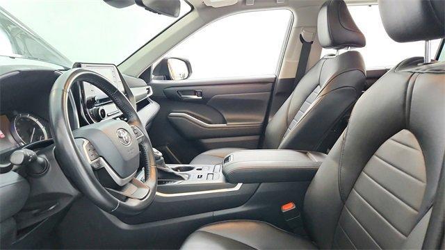 used 2022 Toyota Highlander car, priced at $33,595